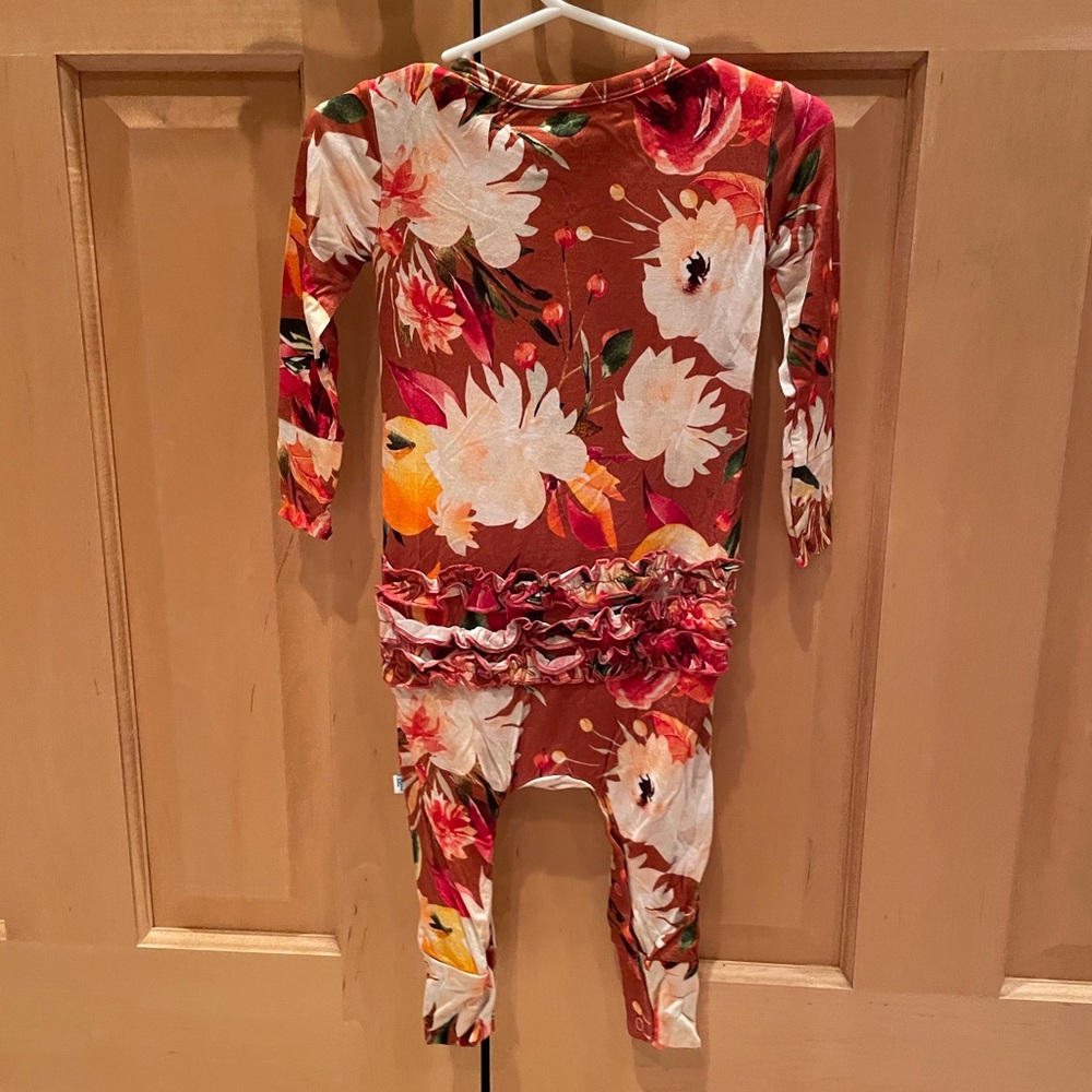 SOLD!!! NWT Posh Peanut Leonora Long Sleeve Ruffled Henley Romper - Picture 4 of 11